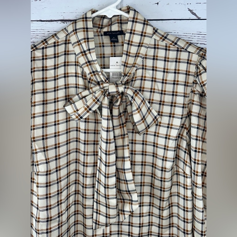 Ann Taylor Plaid Tie Neck Blouse Size 10 Cream Brown Long Sleeve - Picture 2 of 7